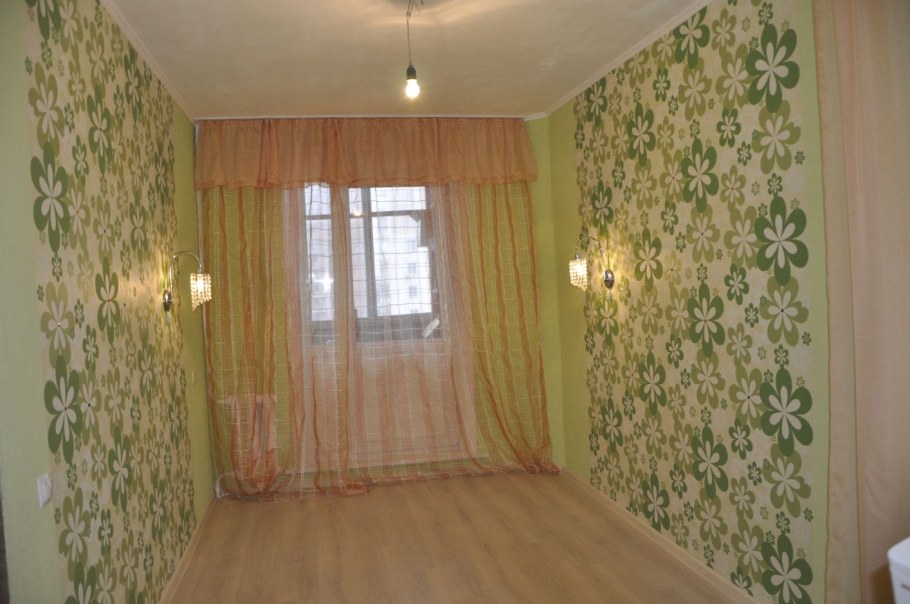 Красиво поклеить обои в хрущевке