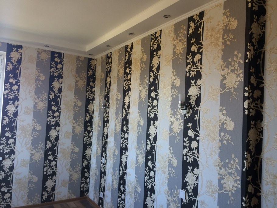 Поклейка разными обоями