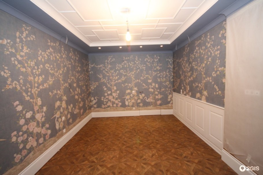 Поклейка обоев на пол стены