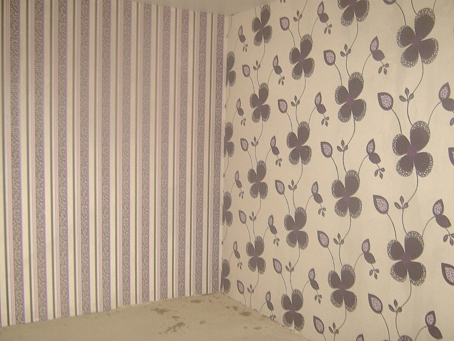 Поклейка стен разными обоями