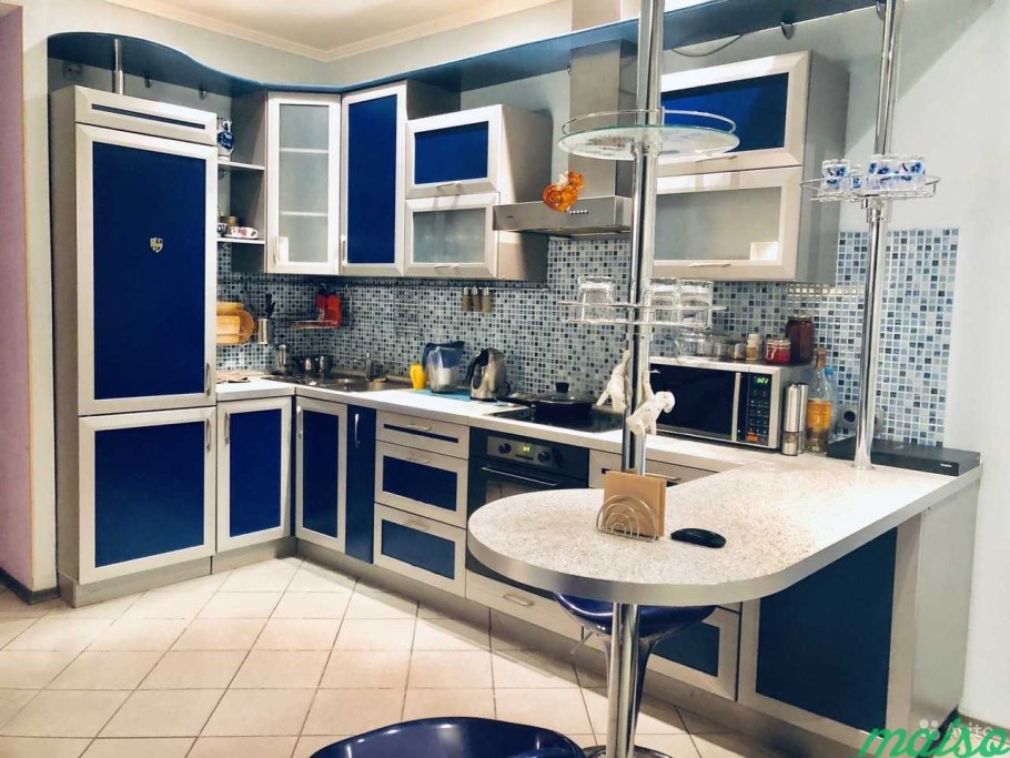 Кухонный гарнитур с барной стойкой