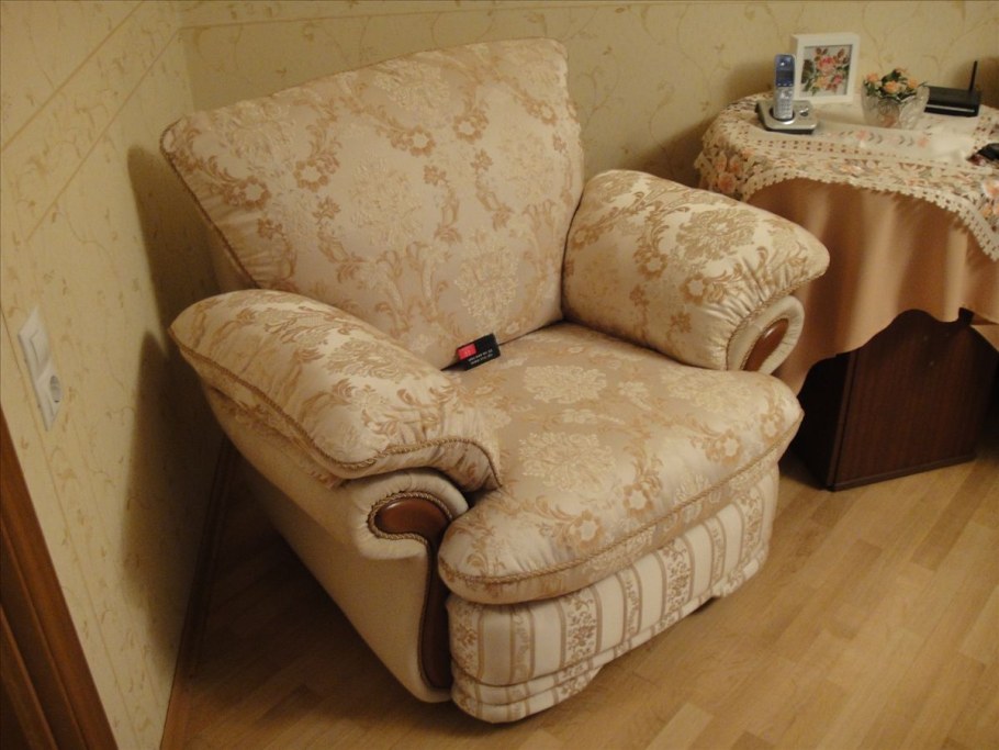 Материал для обшивки кресла