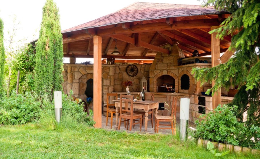 Беседка с шашлычной