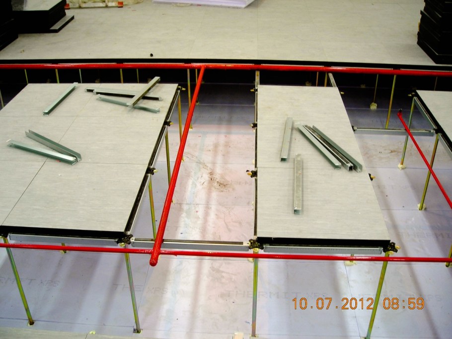 Заземление фальшпола Lindner