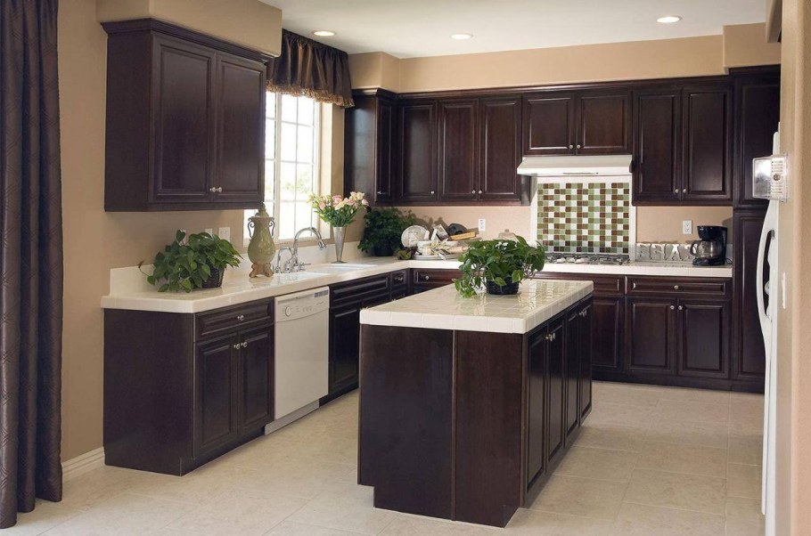 П-образная кухня с островом