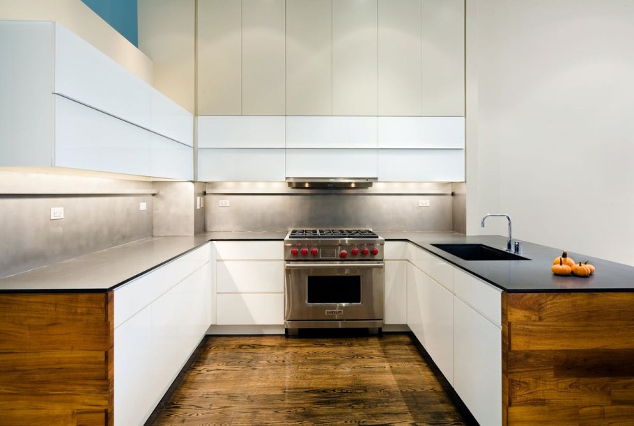 Одноярусная п-образная кухня