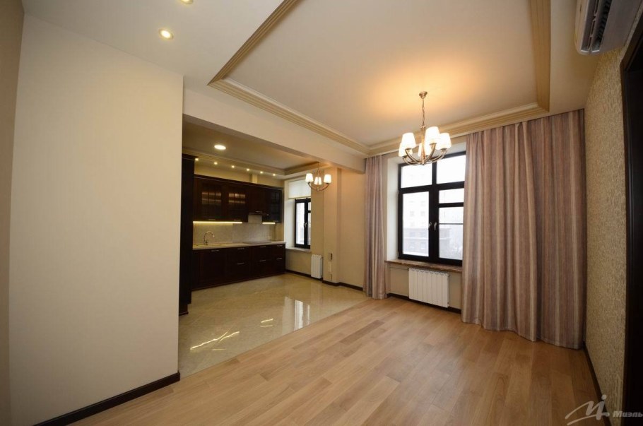 Люди в новой квартире