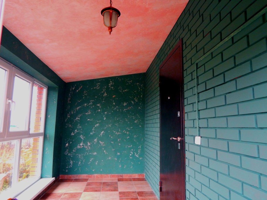 Отделка балкона декоративным камнем