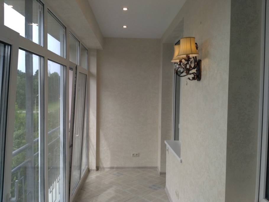 Декоративная штукатурка на балконе