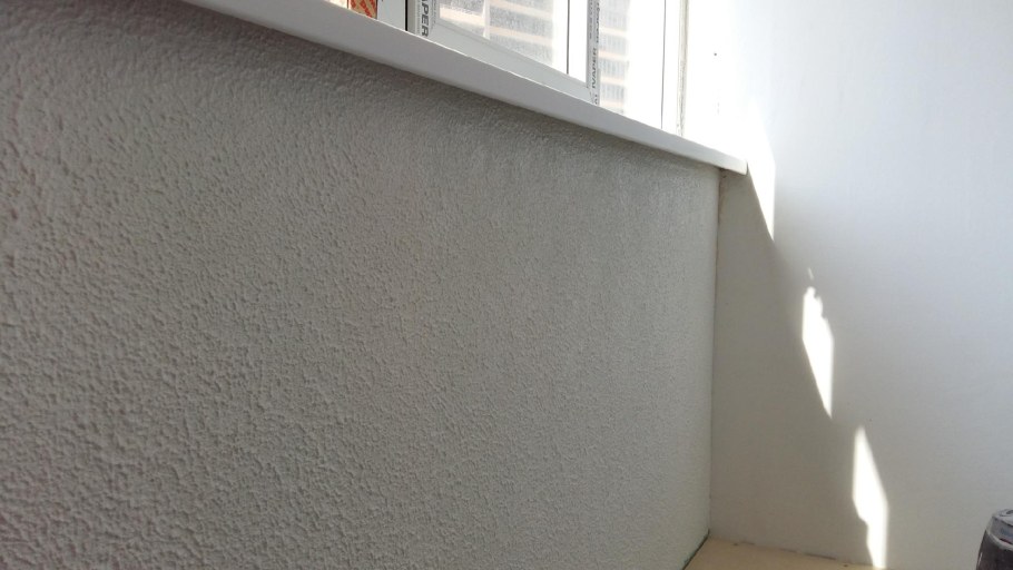 Отделка лоджии короедом