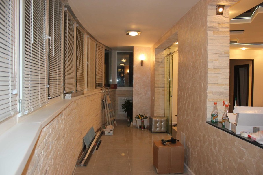 Венецианская штукатурка на балконе