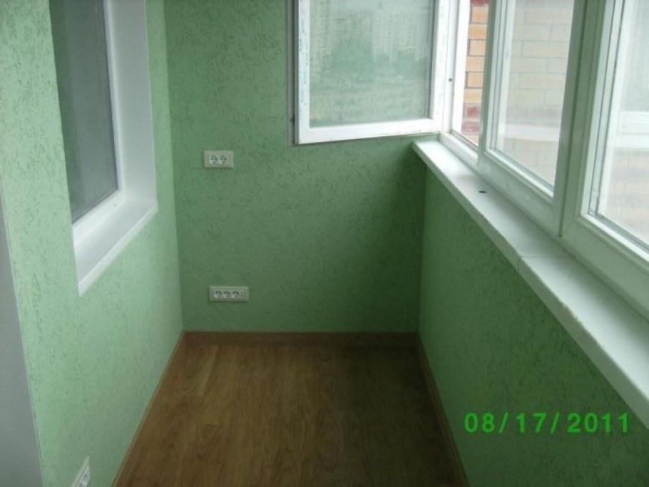 Отделка балкона мраморной крошкой