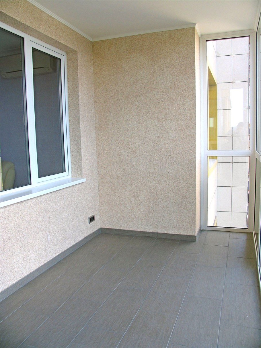 Отделка балкона декоративной штукатуркой