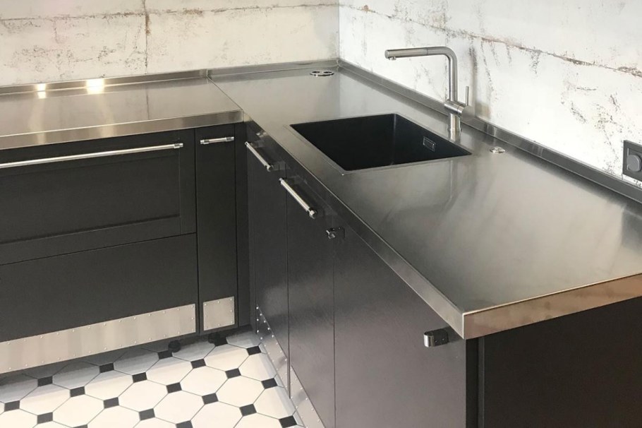 Стол полуовальный пристенный