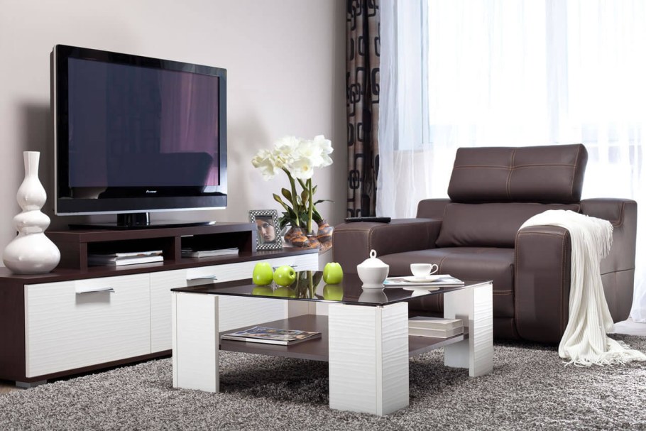 Стенка с журнальным столиком