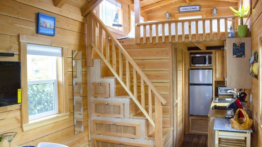 Тини Хаус 2 этажа лестница