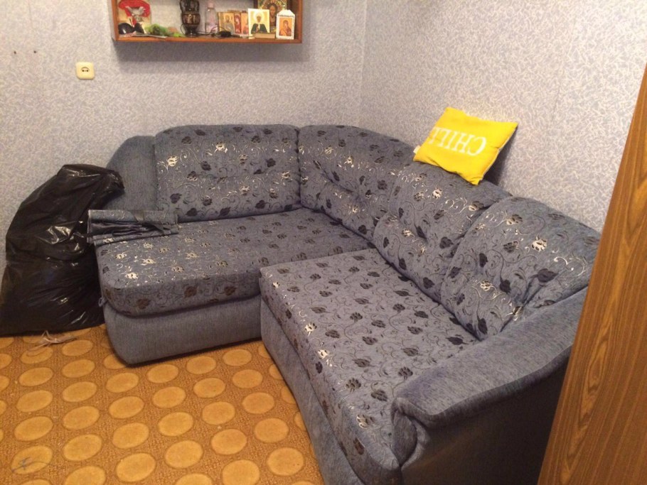 Угловой диван у Зули