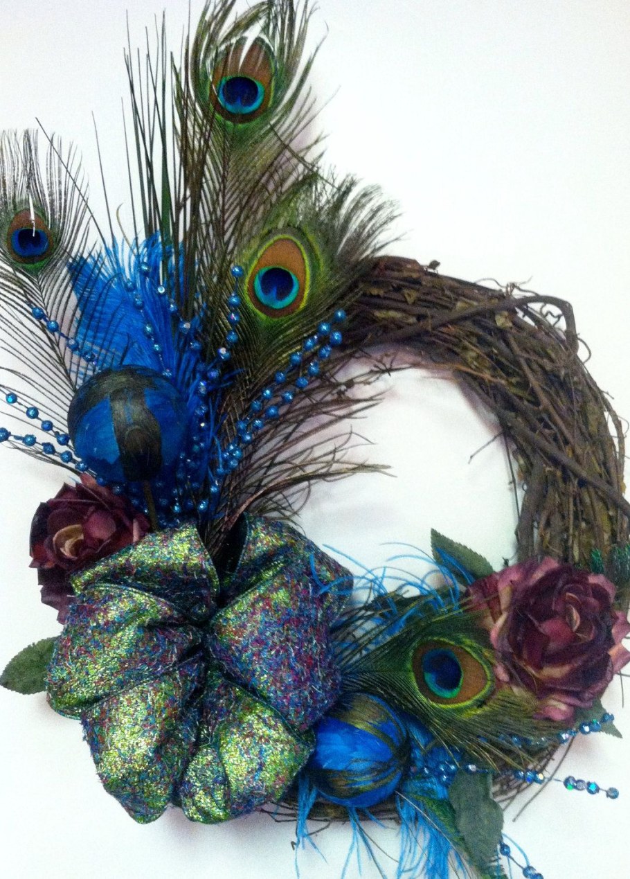 Поделки из павлиньих перьев