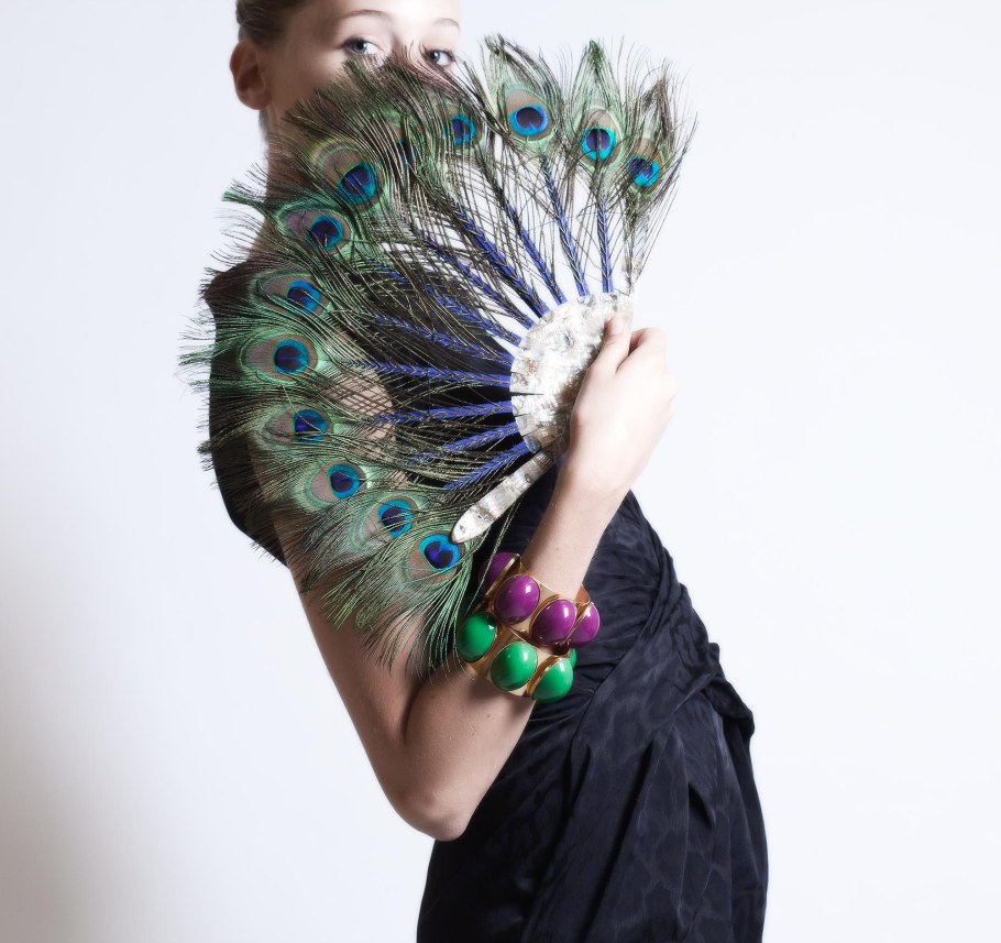 Старинный веер из перьев