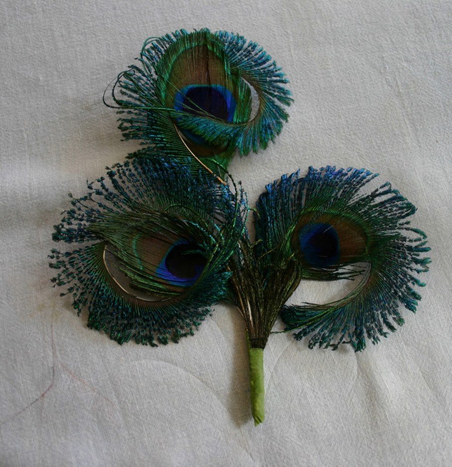 Перо павлина своими руками из ниток