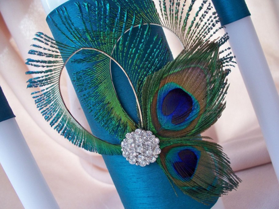 Корона из павлиньих перьев