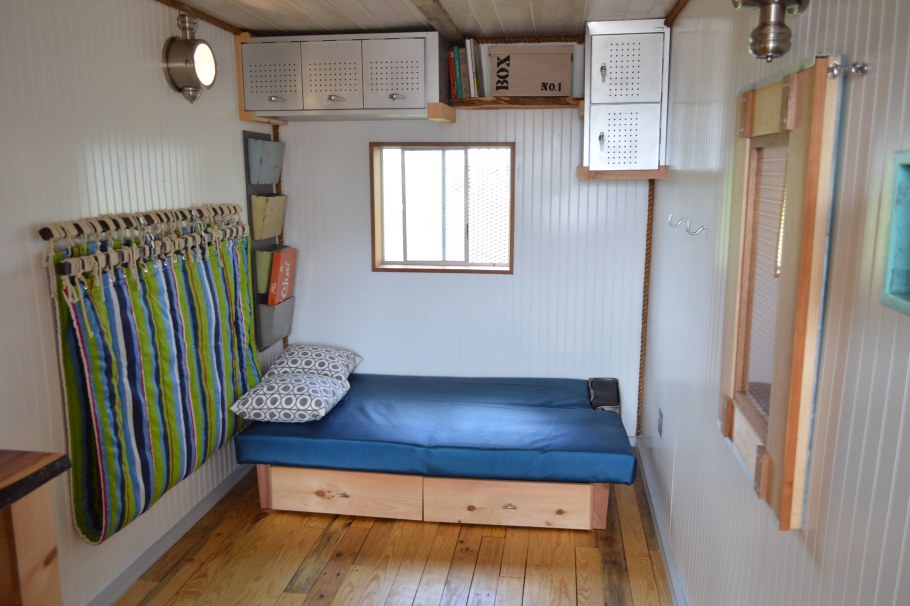 Бытовка внутри