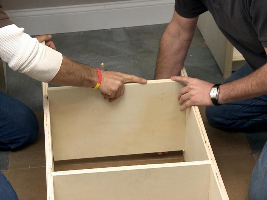 Сборка мебели из фанеры