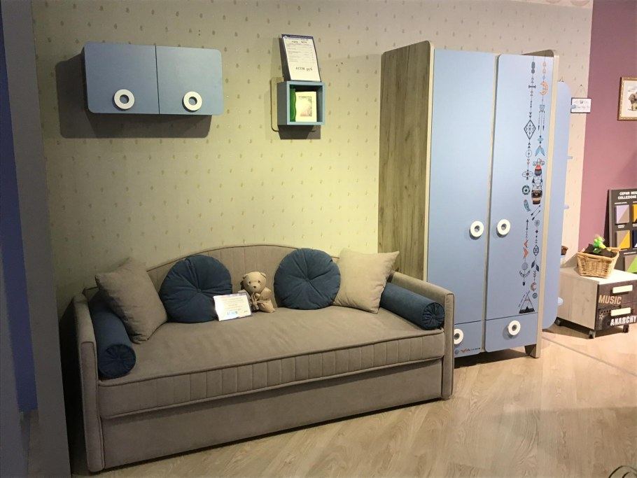 Салон мебели клюква