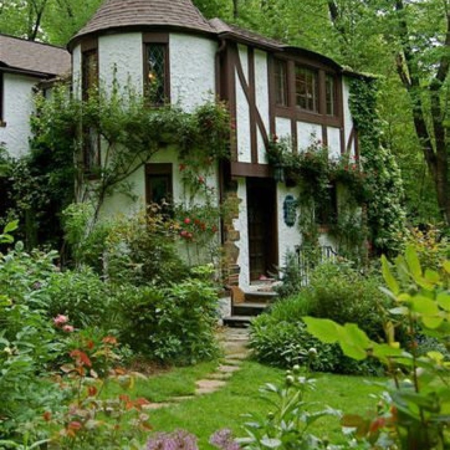 Маленький деревянный домик