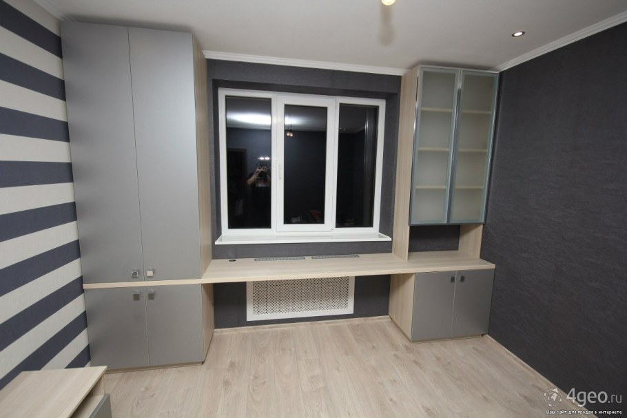 Комната 8м2 для мальчика письменный стол у окна икея