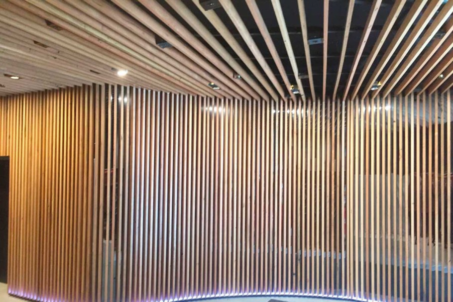 Реечная стена с подсветкой