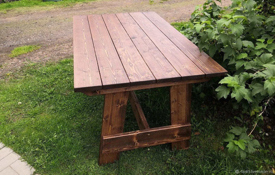 Стол уличный деревянный