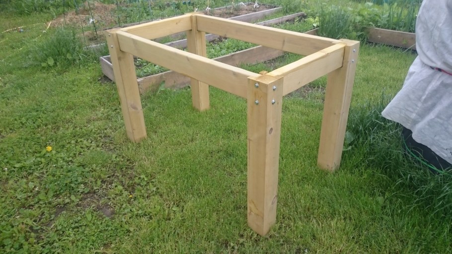 Стол для дачи из брусков