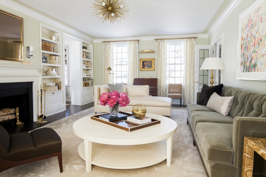 Круговая расстановка мебели в гостиной