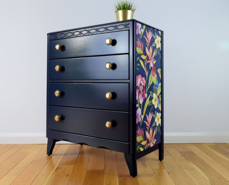 Деревянная крашенная мебель