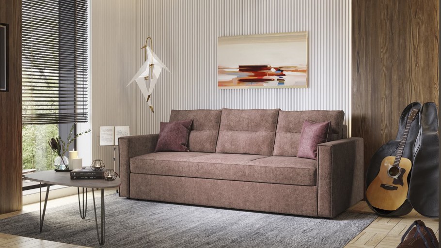 Девушка на диване