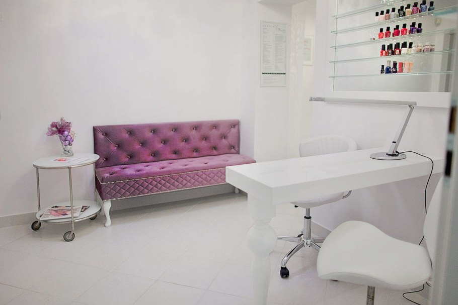 Маникюрный кабинет в розовом цвете