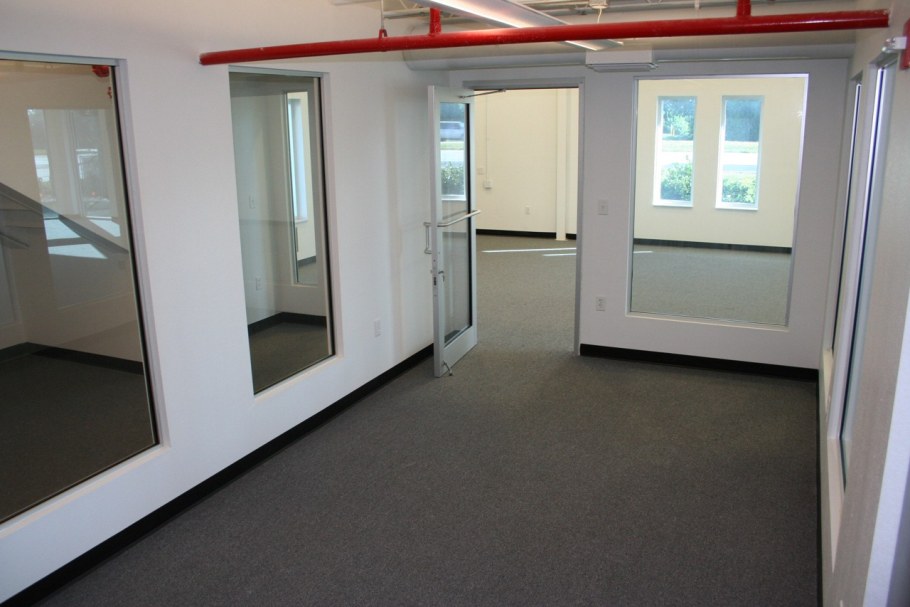 Нежилые коммерческие помещения