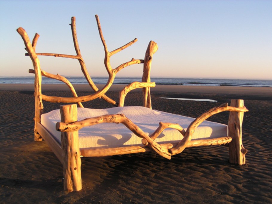 Столик из коряги