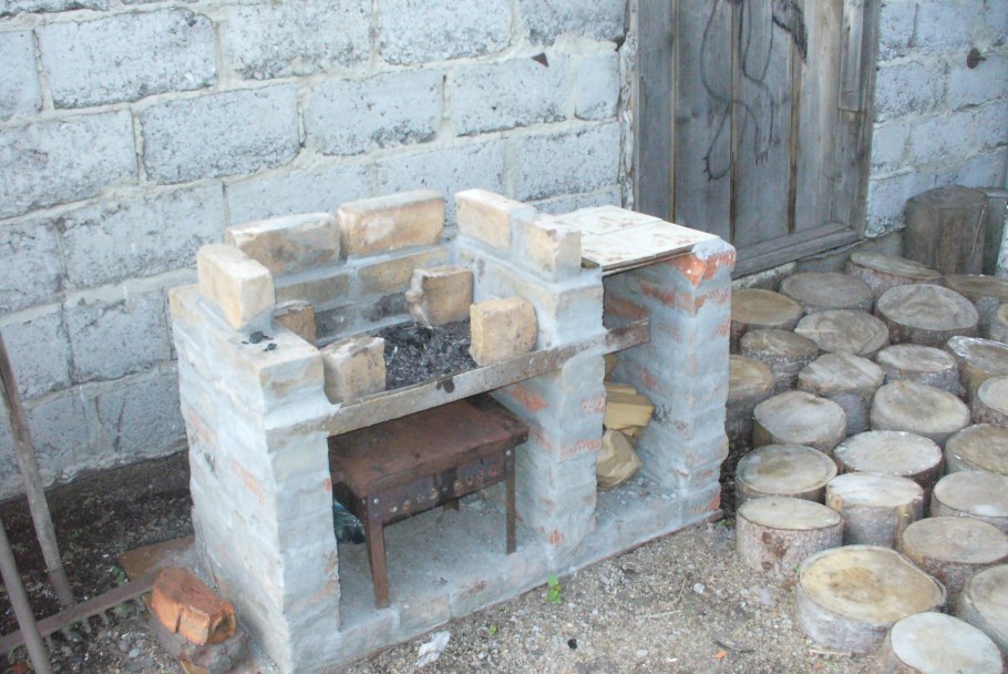 Печь из блоков на даче
