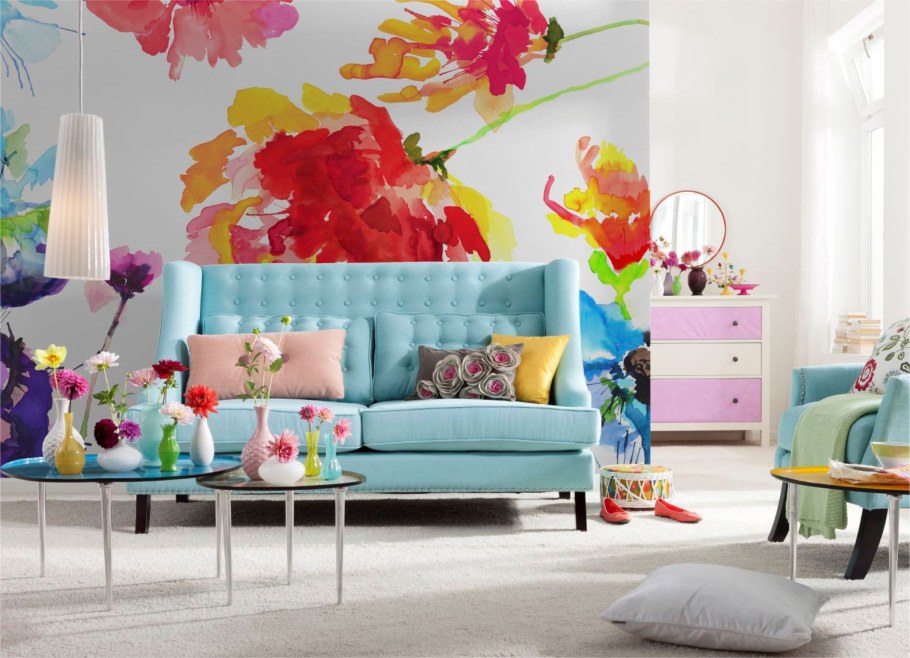 Фотообои в гостиной за диваном