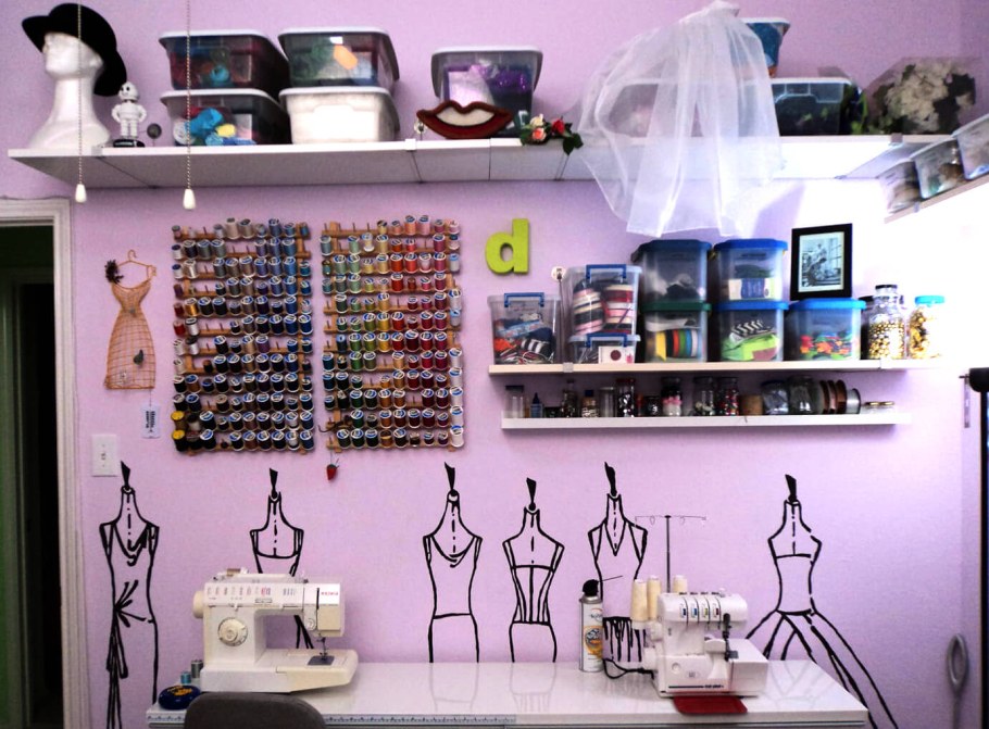 Рабочее место швеи в ателье