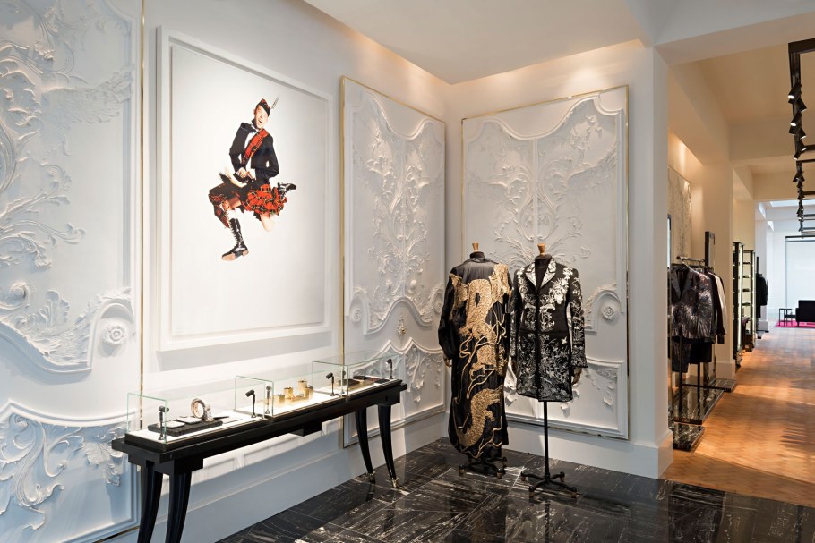 Декор стен в бутике