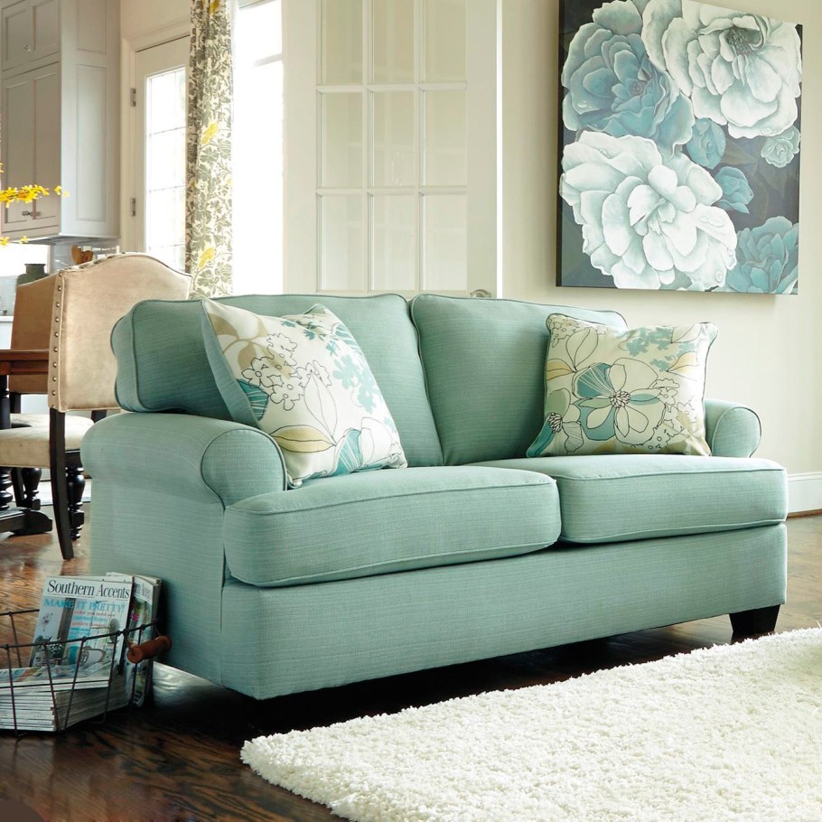 Диван мятного цвета