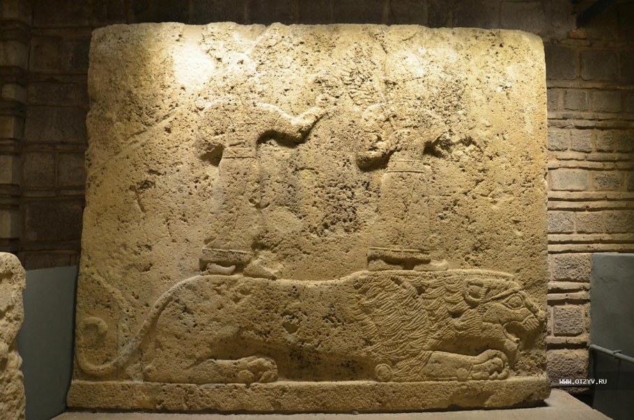 Ассирийский царь Ашшурбанапал рельеф