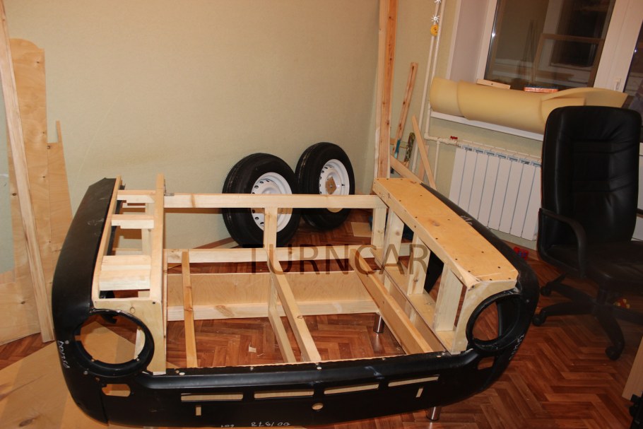 Диван из машины