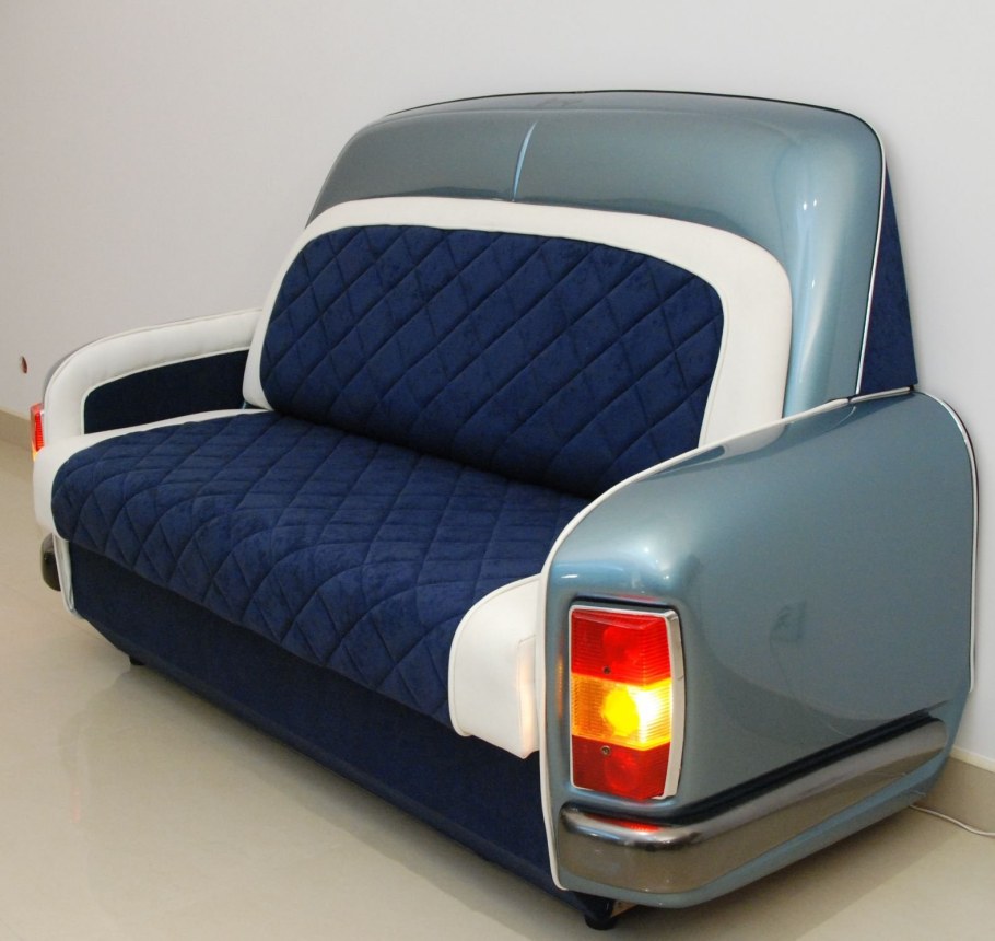 Диван из автомобильных сидений