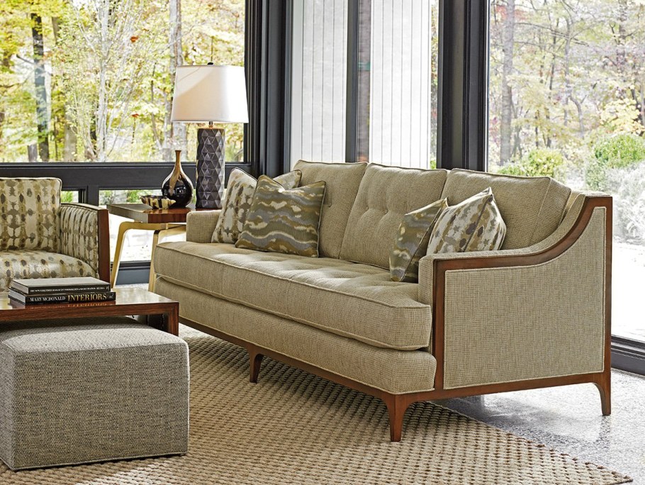 Диваны в интерьере гостиной в классическом стиле