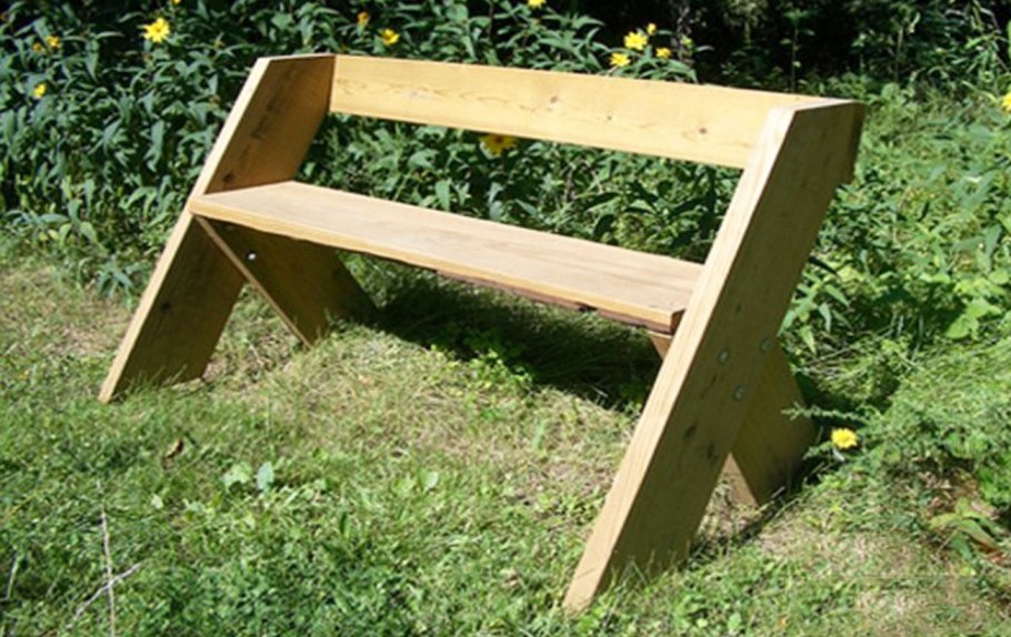 Простые деревянные скамейки