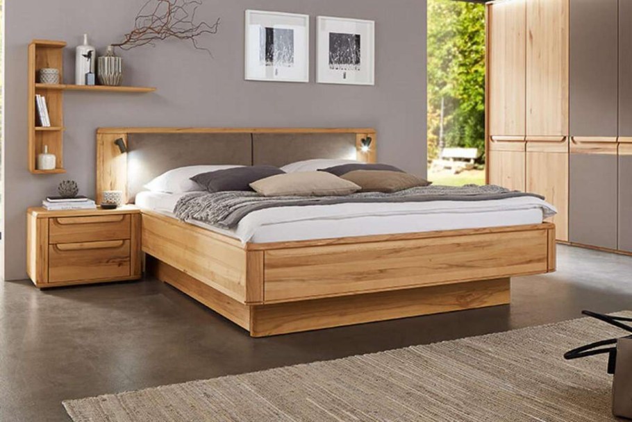 Кровать с полками в изголовье